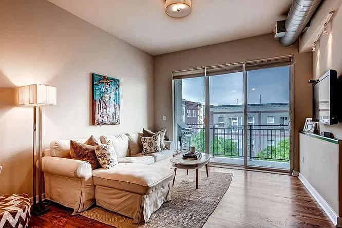 2 bed, 1005 sqft, $2,690 — Photo 2