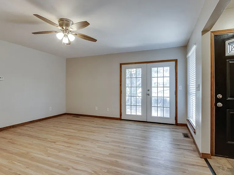 819 N Eagle Ln — Photo 7