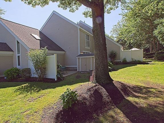 3rd image of 11 Howland Cir #11