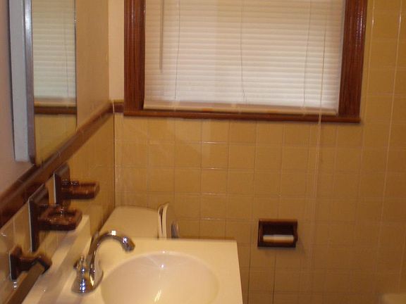 5th image of 116 Hall Dr #A
