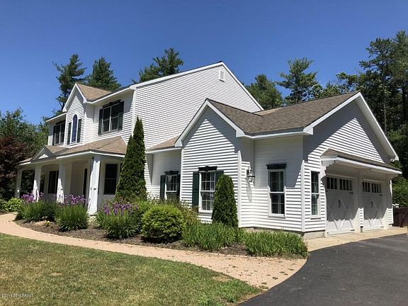 2nd image of 44 Sarah Jen Dr