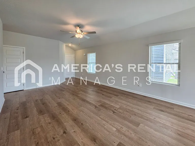 1028 John Ave — Photo 7
