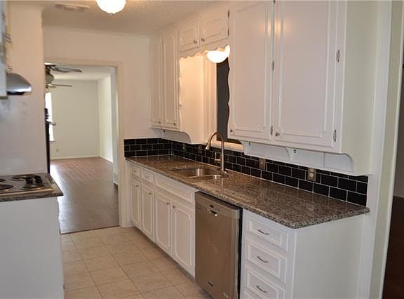 3rd image of 1205 Trailwood Dr