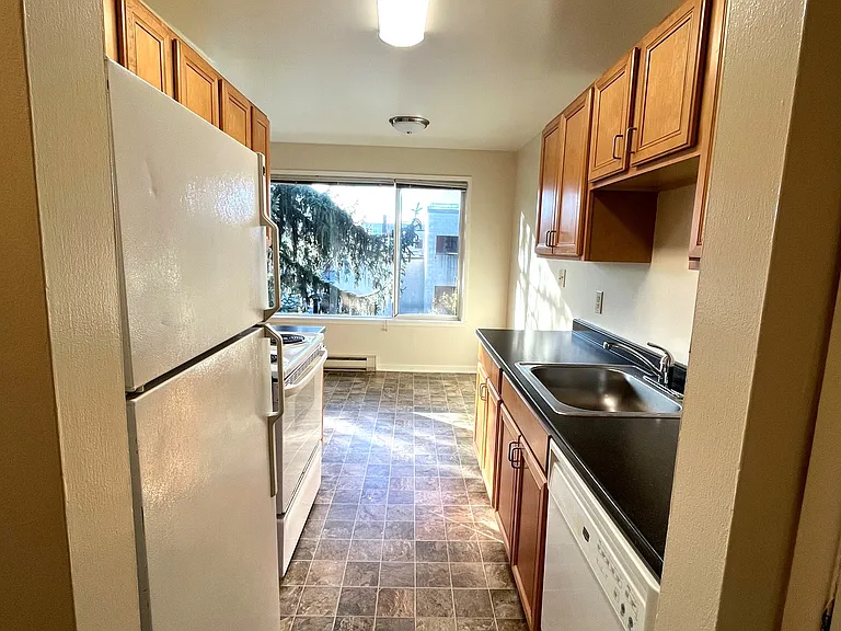 5029 11th Ave NE #201 — Photo 8