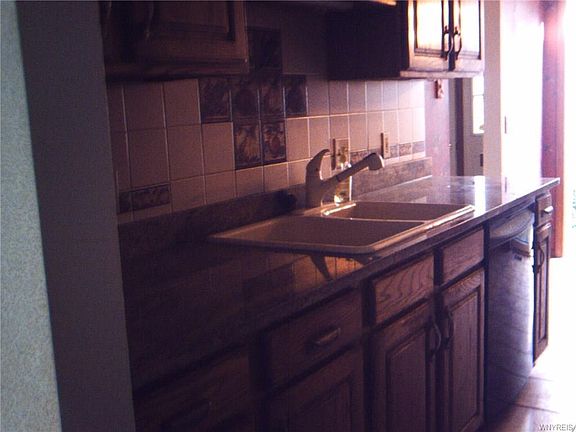 4th image of 1410 Green Briar Ct