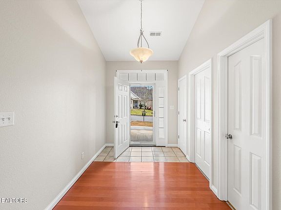 2nd image of 1456 Graybrook Ln