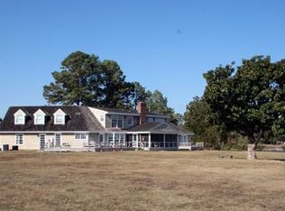 218 Natty Point Ln, Kilmarnock, VA 22482