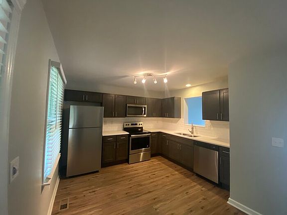 2nd image of 2031 Franklin St Unit B
