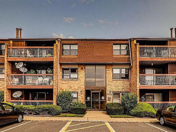 1721 Raspberry Ct, Edison, NJ 08817