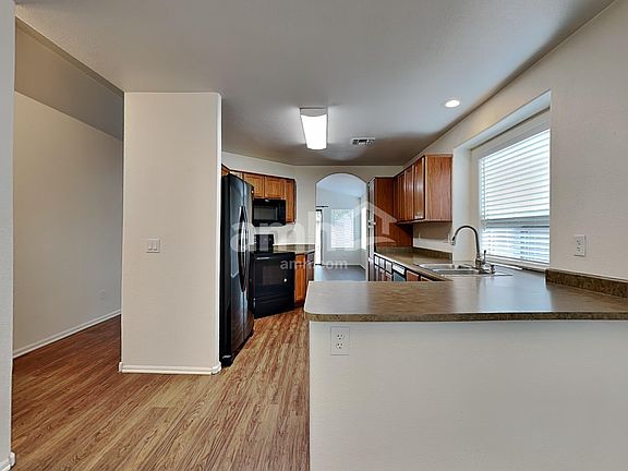 3rd image of 15848 W Linden St