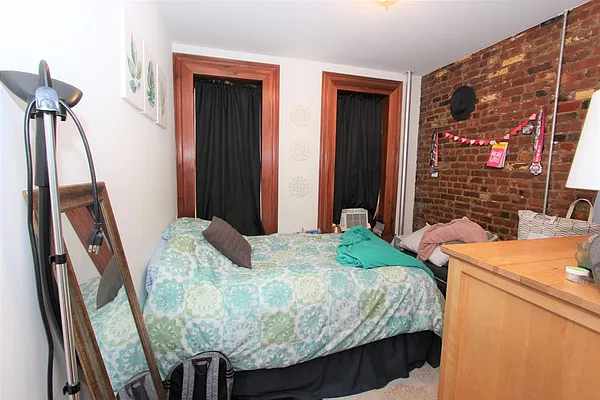 Rented by Dynamik Realty | media 19