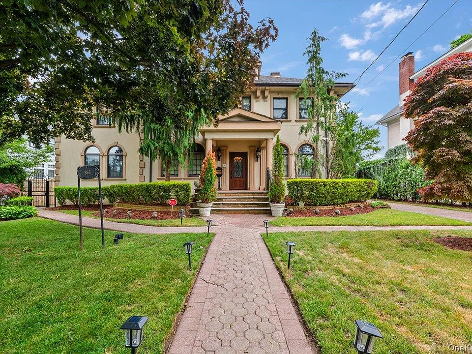 363 Oak Ave