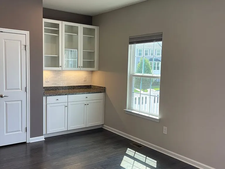 331 S Parkway Dr — Photo 43