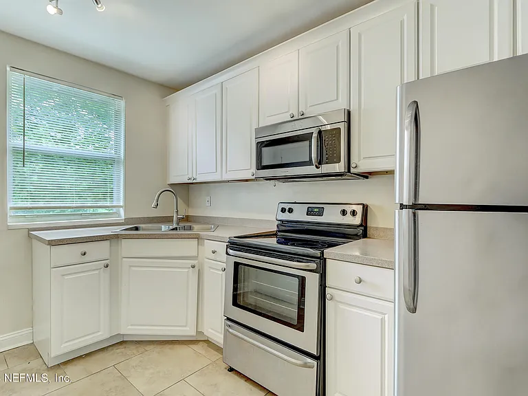 2358 Herschel St #1 — Photo 12