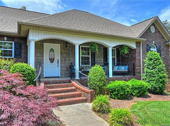 4th image of 1368 Kensington Cir