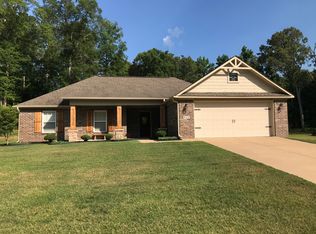 712 Huck Finn Blvd, Redfield, AR 72132