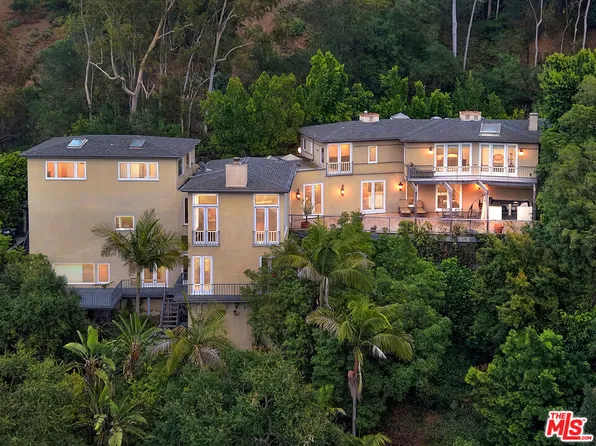9430 Readcrest Dr, Beverly Hills, CA 90210