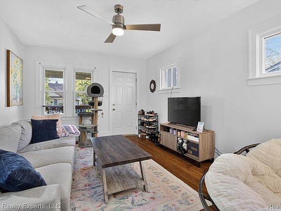 5th image of 1687 Channing St
