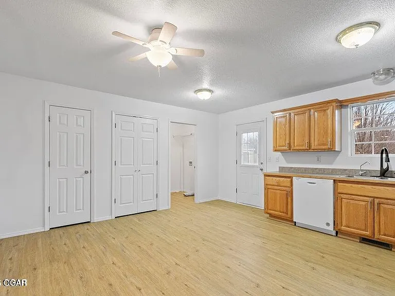 1177 E Amber Dr — Photo 6