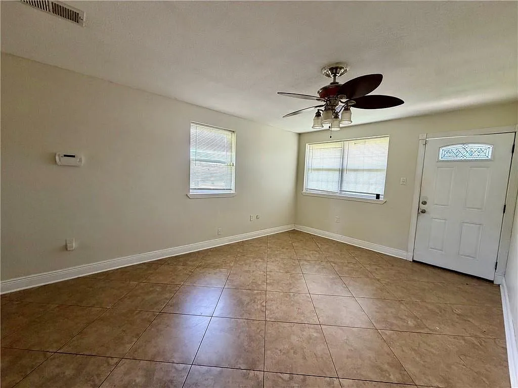3 bed, 1069 sqft, $1,500 — Photo 2