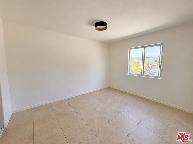 1031 Coronado Ter — Photo 12