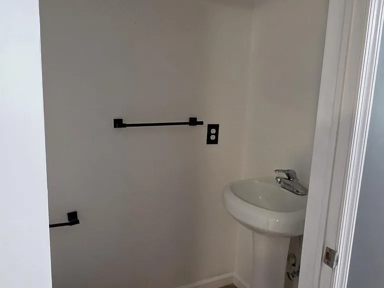 C8 Lily Ct — Photo 17