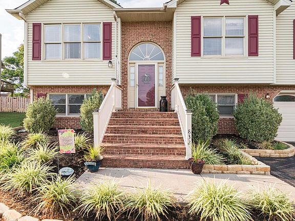 4th image of 832 Harmon Cir