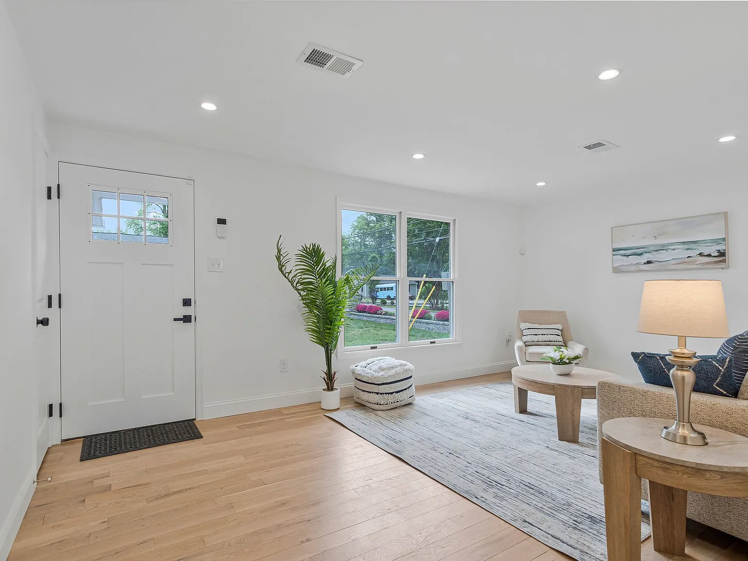 3 bed, 1232 sqft, $3,200 — Photo 4