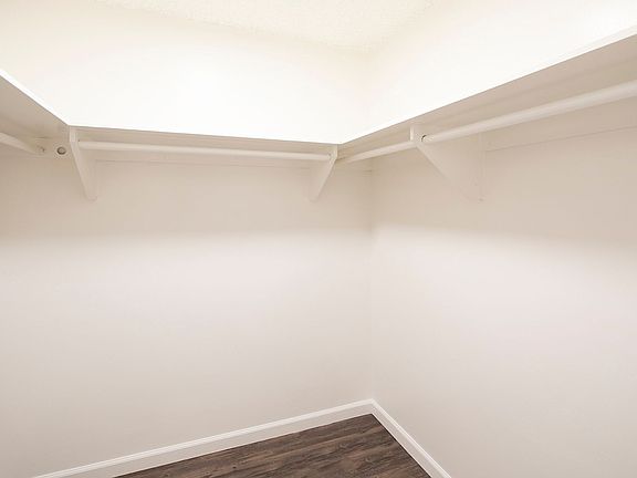 4th image of 1289-1315 E Grand Ave #15