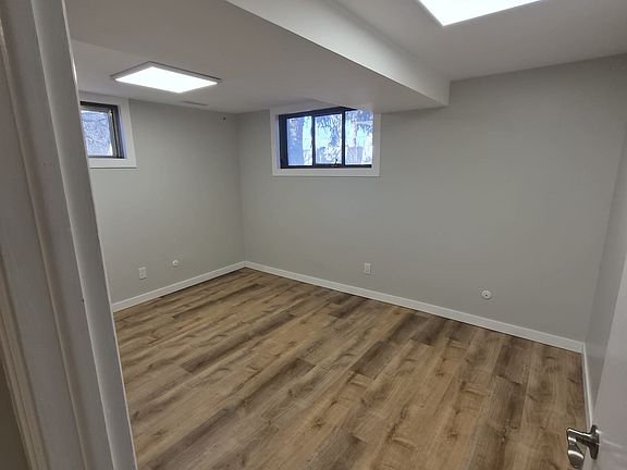 3rd image of 1155 S Vancouver Way