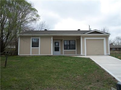 8230 Hill Cir, De Soto, KS, 66018