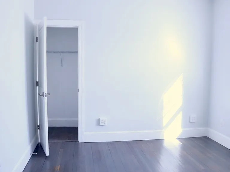 56 Queensberry St #6 — Photo 6