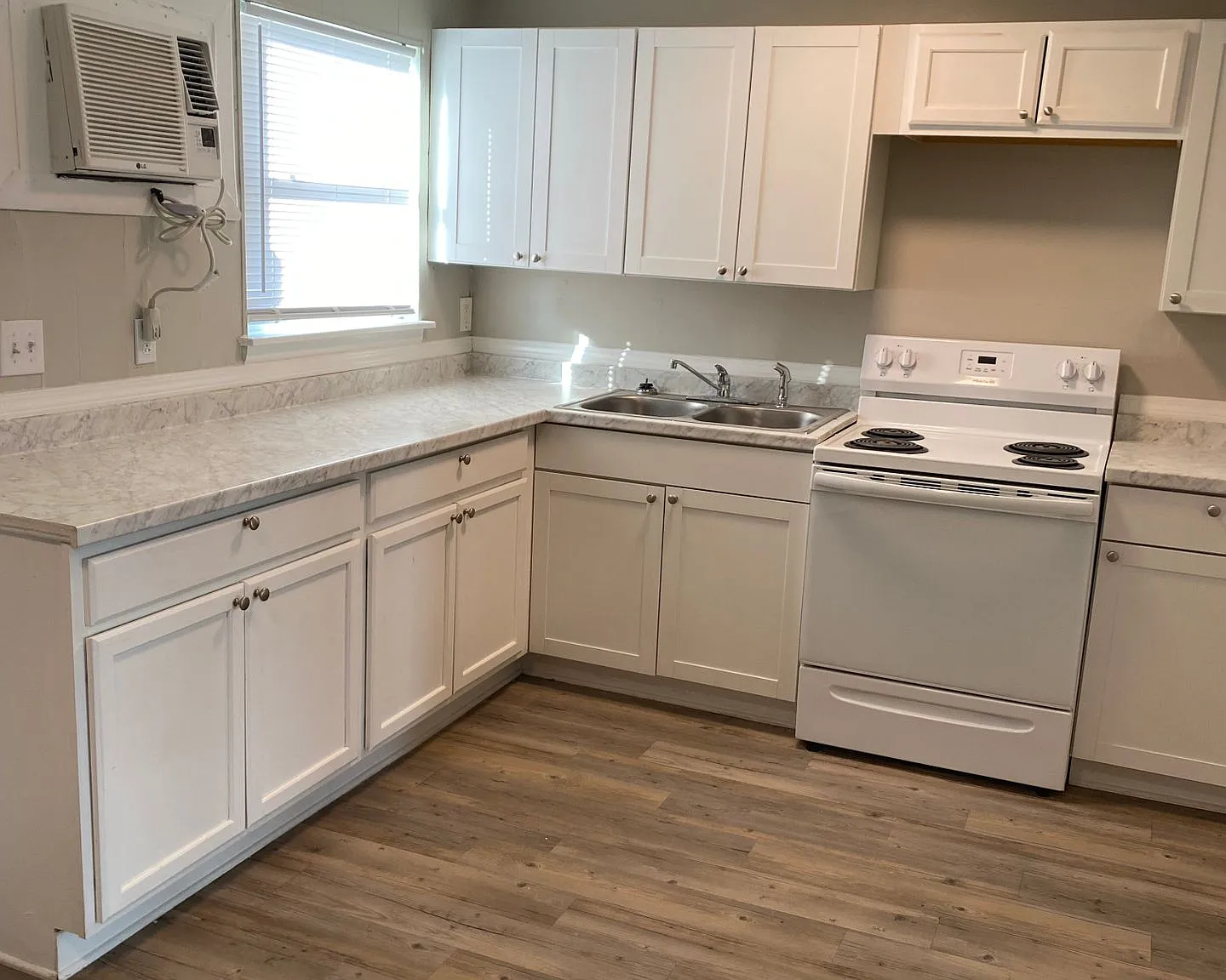 Redstone Station Apartments — Photo 1