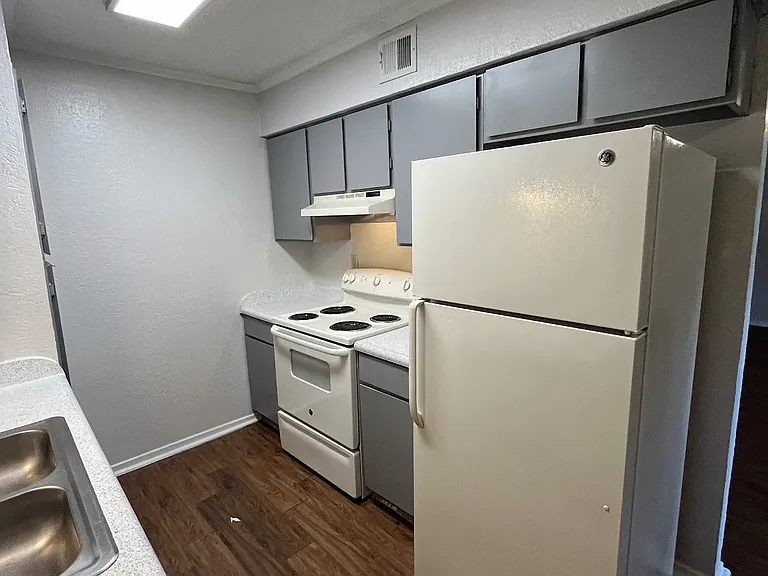 Juniper Springs Apartments — Photo 122