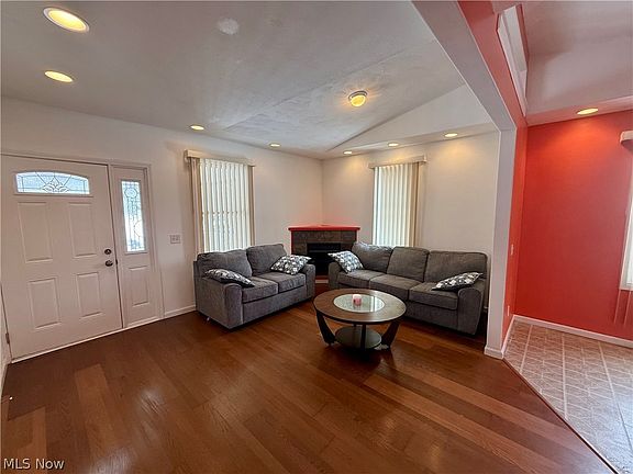 2nd image of 527 N Raccoon Rd