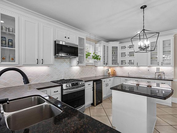 4th image of 3806 Avenue S
