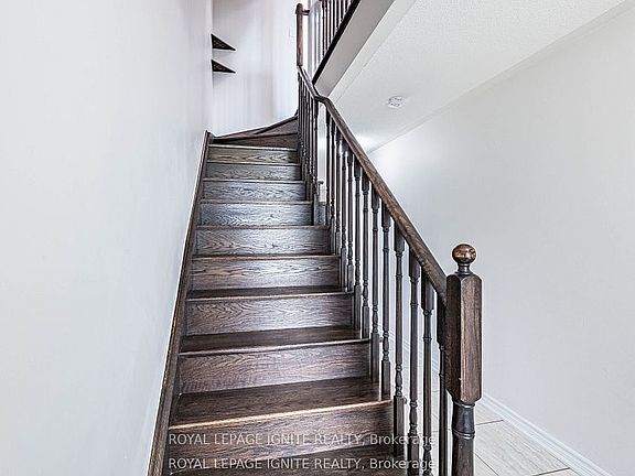 5th image of 37 Aspen Hills Rd