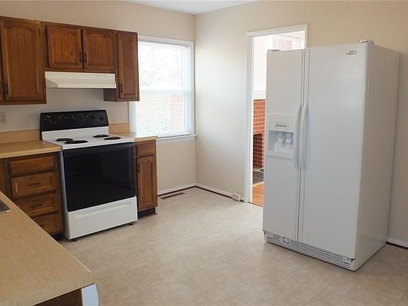 3rd image of 8322 Greenock Dr