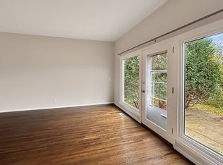 Stunning views. Serene atmosphere. Superb Edina. 3 Large Bedrooms + Office Space., Minneapolis, MN 55436