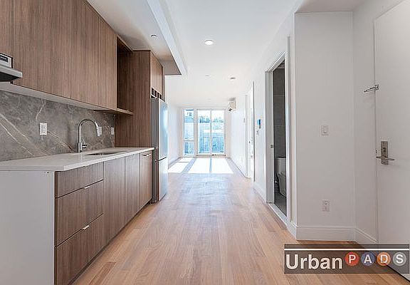 3rd image of 305 Kingsland Ave #3C