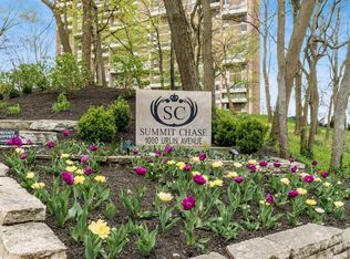 1000 Urlin Ave APT 610, Grandview, OH 43212