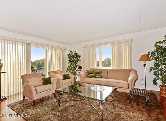 3rd image of 6807 N Milwaukee Ave APT 308