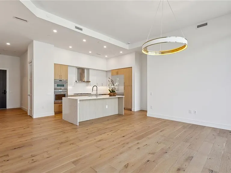 2425 Peachtree Rd NE #403 — Photo 15