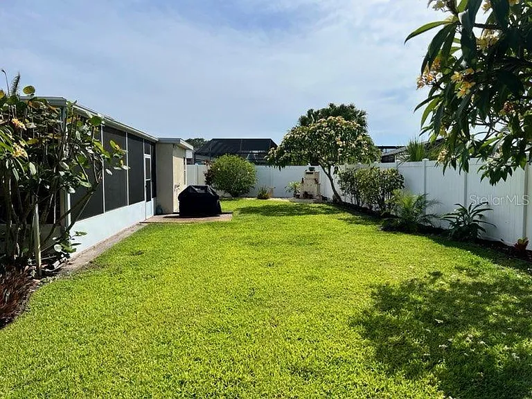 16th Avenue Dr W — Photo 34