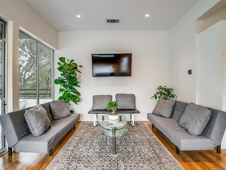 4401 Roseland Ave #A — Photo 6
