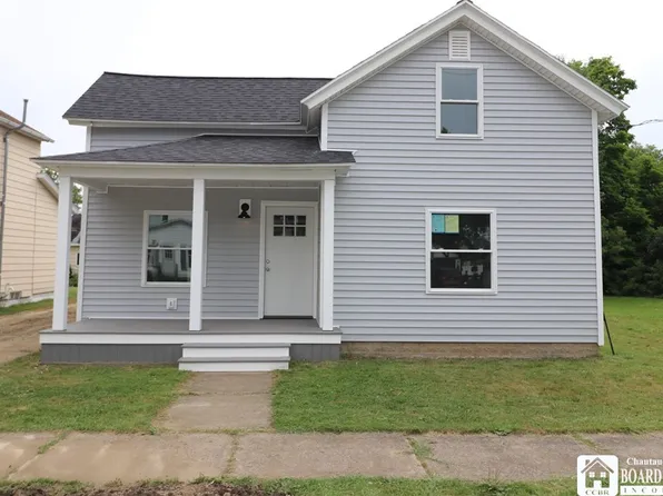 29 N Pangolin St, Dunkirk, NY 14048