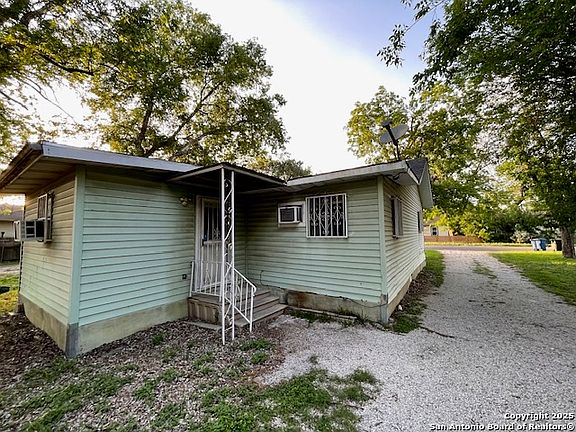 3rd image of 334 Fairview