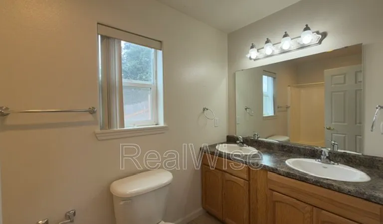 1384 NE Ridge Ave — Photo 22