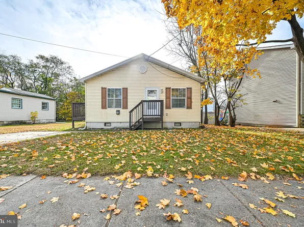 16 E Madison St, Paulsboro, NJ 08066