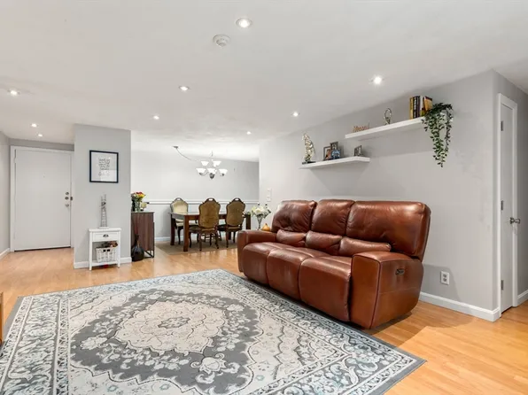 131 Pierce St APT 204, Malden, MA 02148